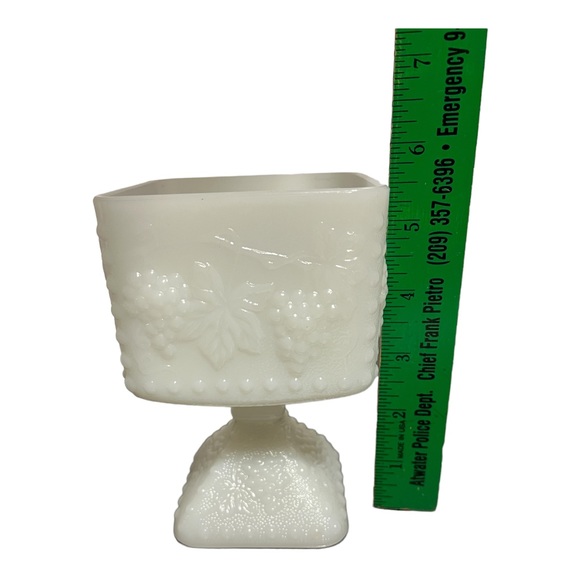 Vintage 50s Milk Glass Pedestal Dish Harvesr Graoe Pattern - Picture 8 of 10